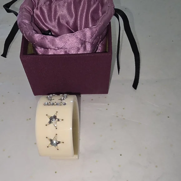 Authentic!! GUCCI "DEADSTOCK" IVORY Cuff Bracelet with Silver Rhinestones - Picture 5 of 16